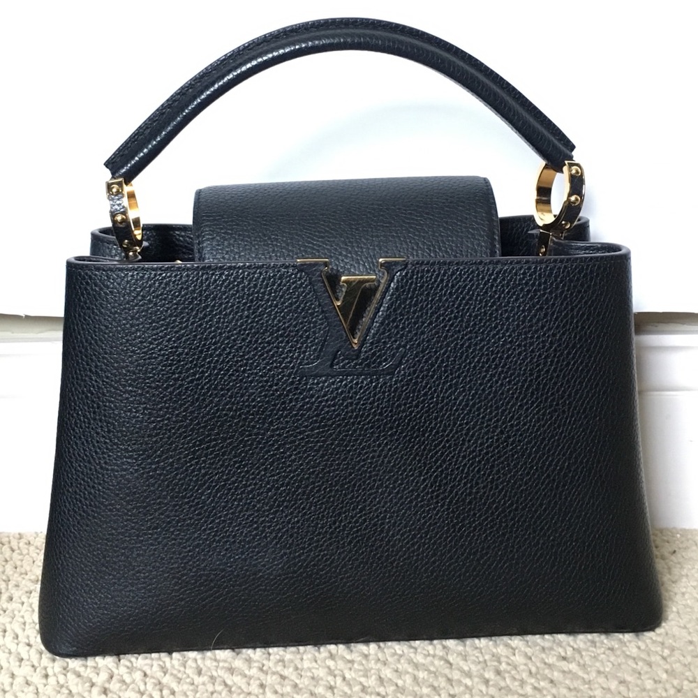 Like NEW Navy Louis Vuitton Capucines Handbag